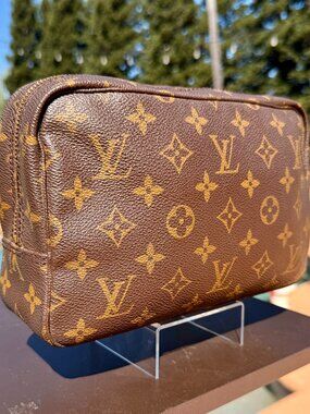 Louis Vuitton Vintage Monogram Trouse Toilette 23